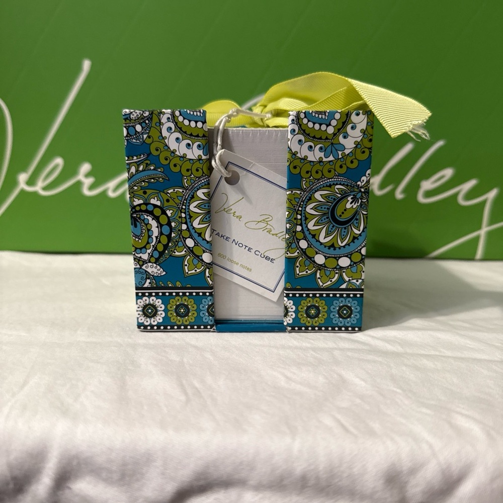 NWT Vera Bradley Peacock Take Note Cube Retired pattern